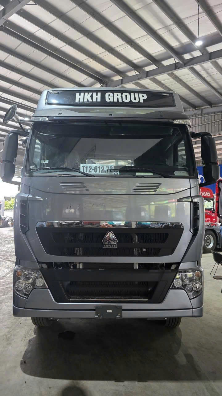 Đầu kéo HKH Group chính diện