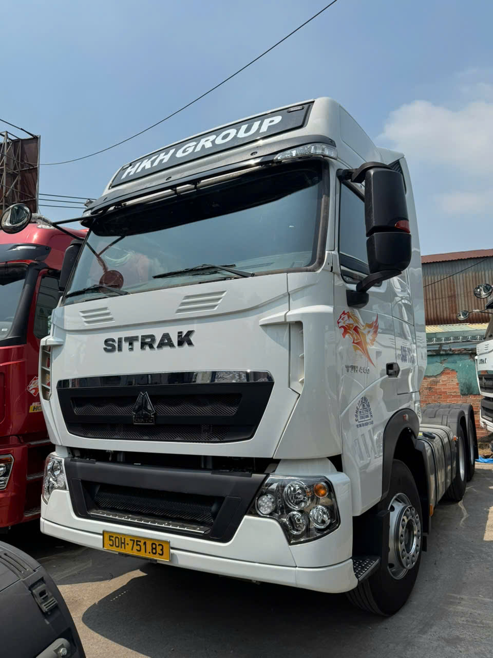 Đầu kéo SITRAK trắng HKH